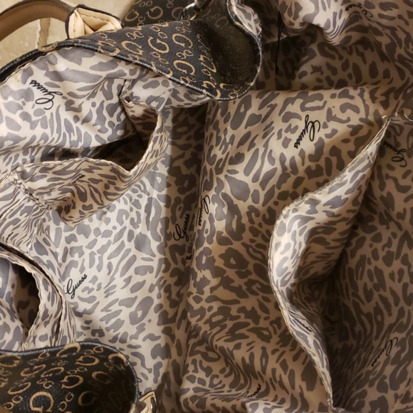 Guess Purse - Picture 5 of 6